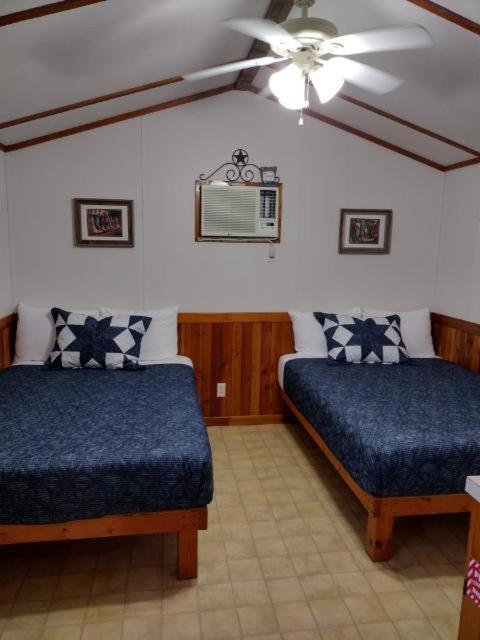 Waring Top Of The Hill Rv Resort & Cabins מראה חיצוני תמונה