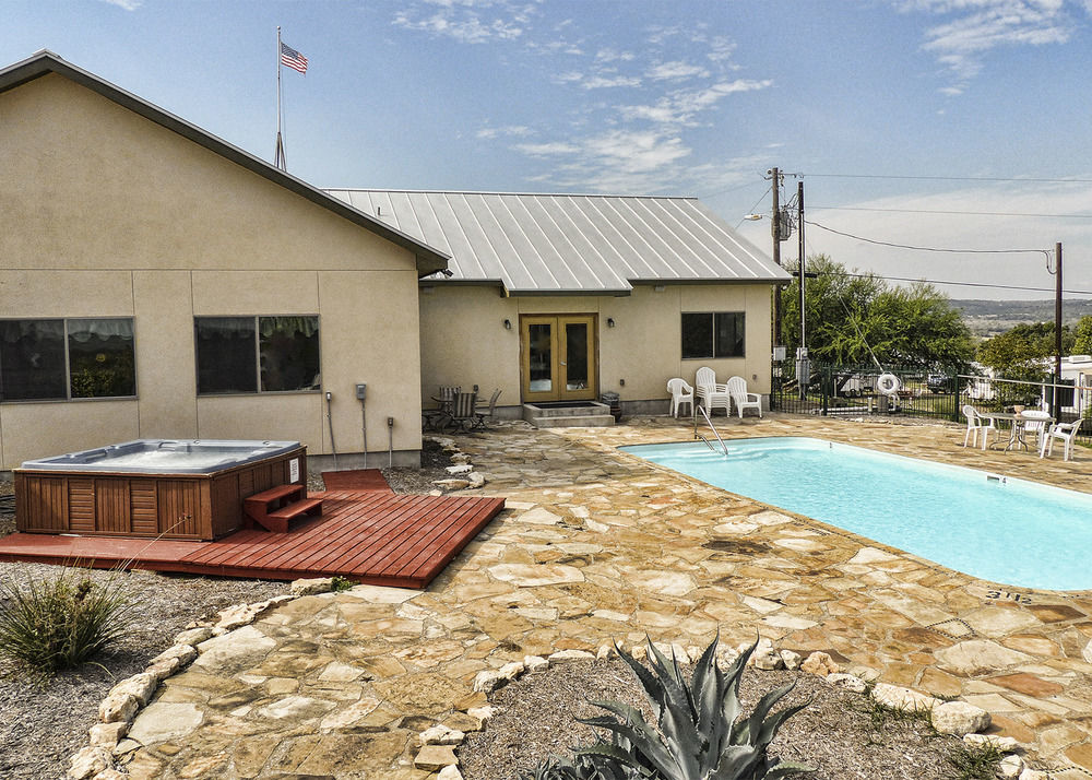 Waring Top Of The Hill Rv Resort & Cabins מראה חיצוני תמונה
