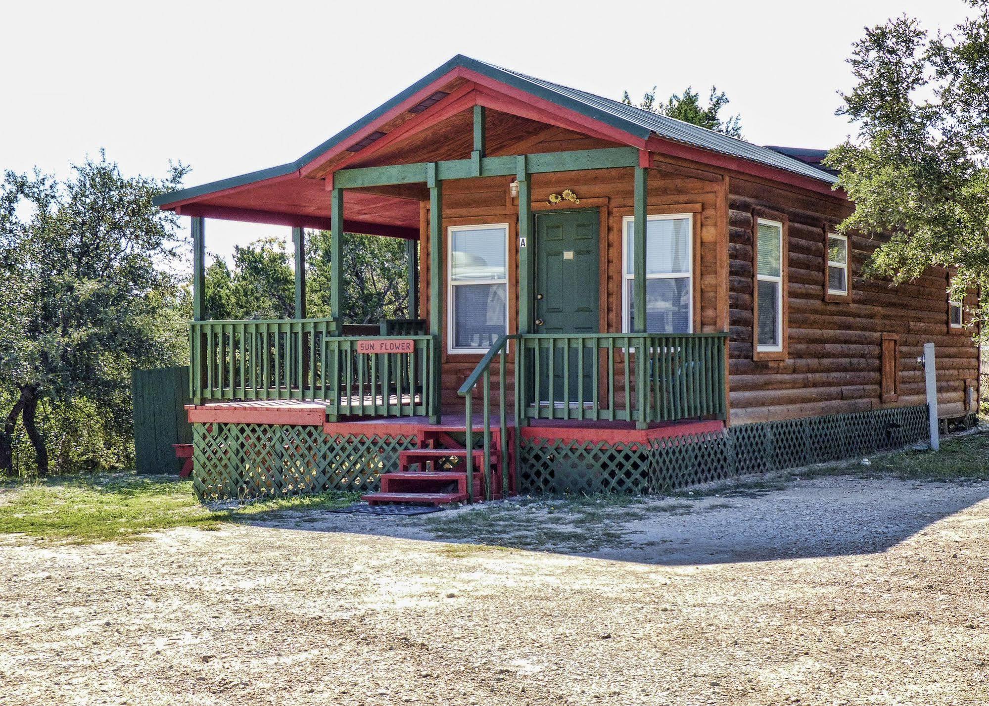 Waring Top Of The Hill Rv Resort & Cabins מראה חיצוני תמונה