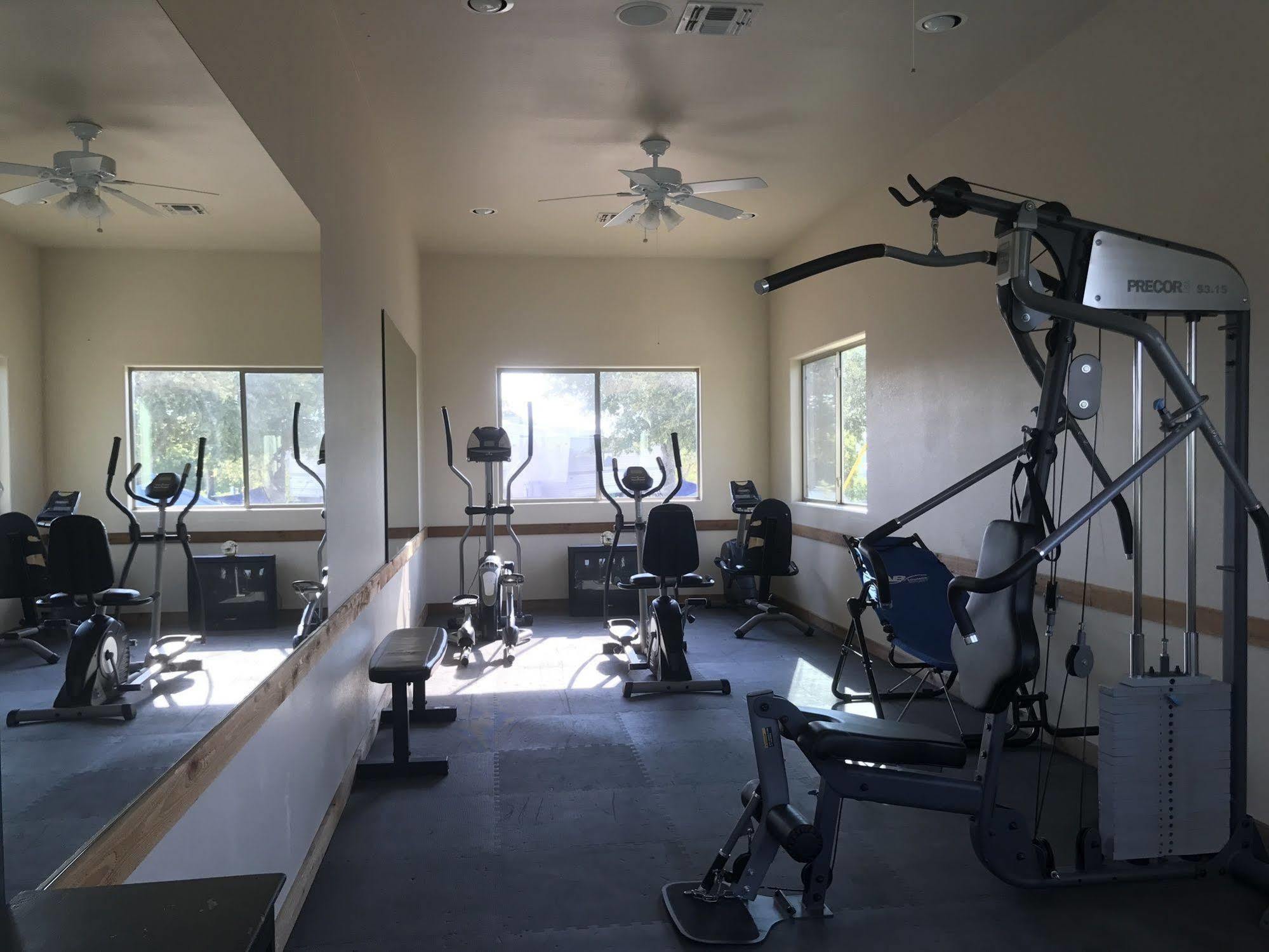 Waring Top Of The Hill Rv Resort & Cabins מראה חיצוני תמונה