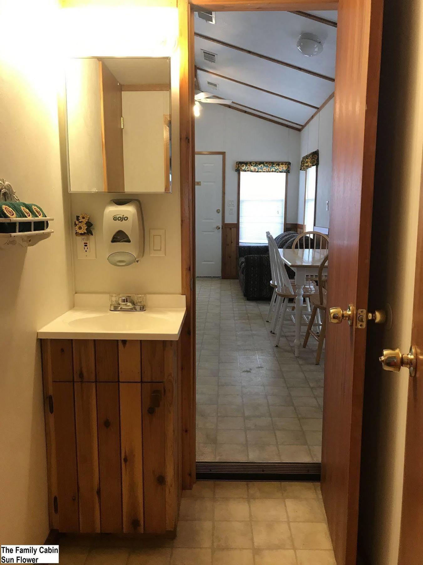 Waring Top Of The Hill Rv Resort & Cabins מראה חיצוני תמונה