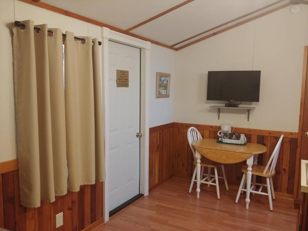 Waring Top Of The Hill Rv Resort & Cabins מראה חיצוני תמונה